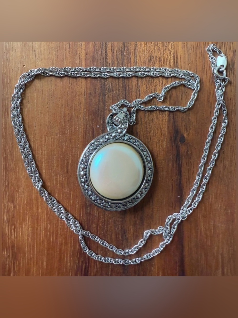 Avon VTG Silver Tone Two Sided Charm Necklace Heirloom Riches 1993 Faux Pearl